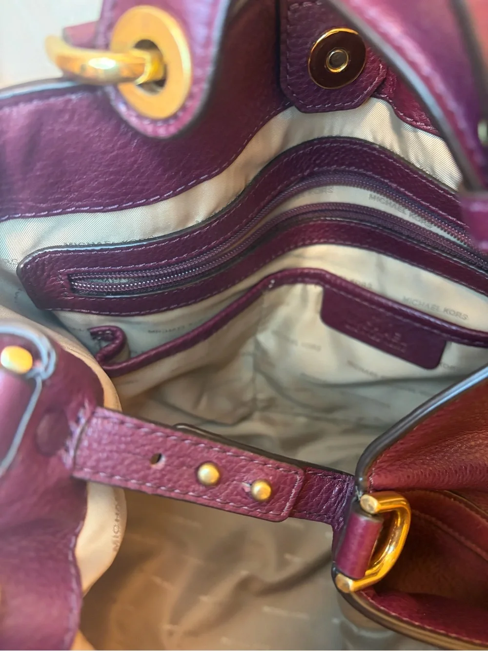 🔥Michael Kors Burgundy Leather Shoulder Bag with Gold Hardware🔥